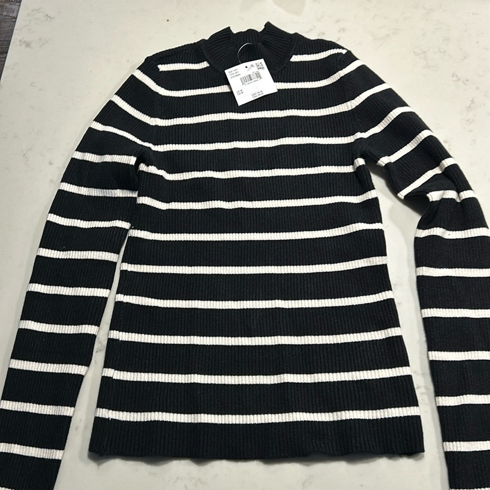 American Eagle mock turtle neck sweater. NWT